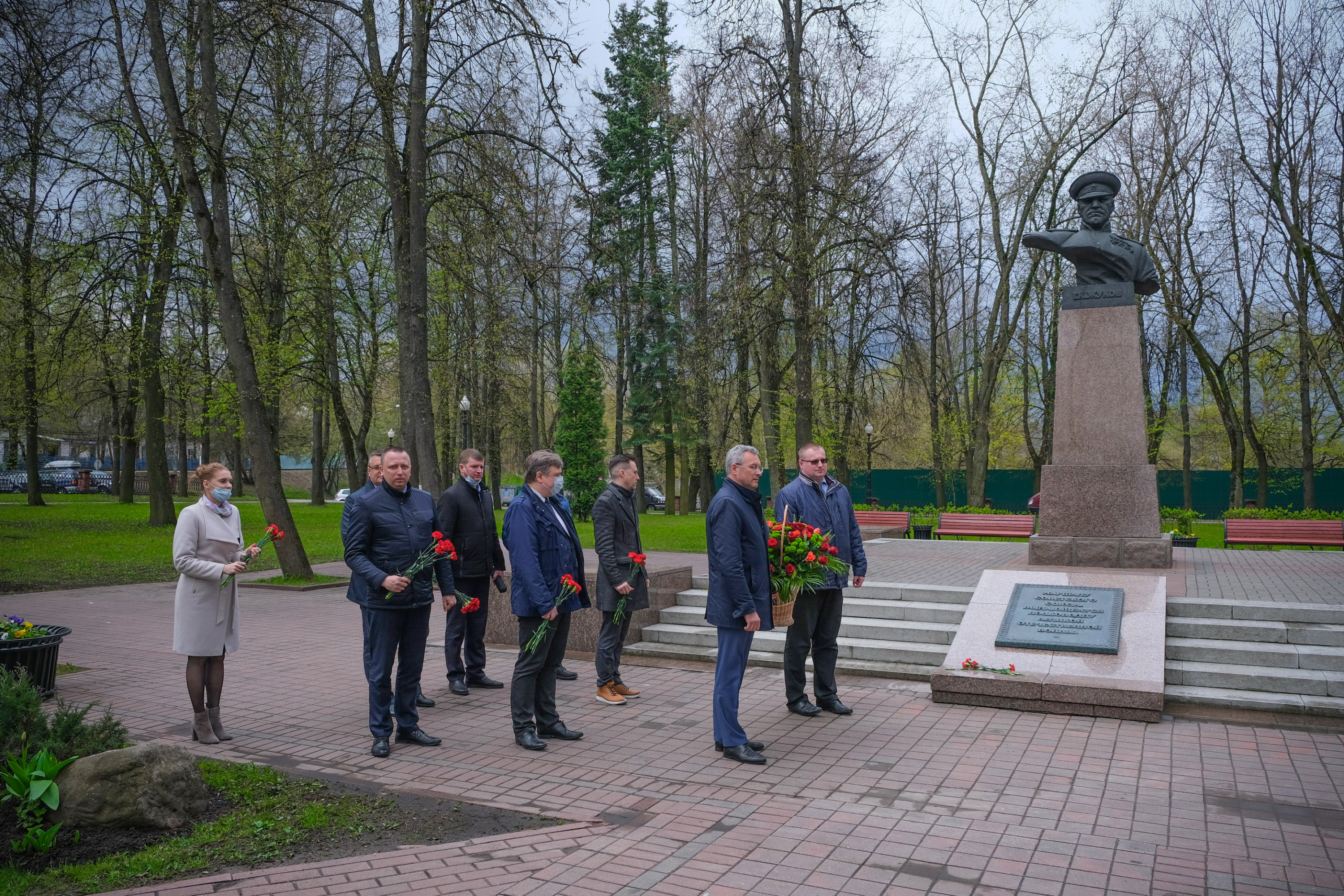 Возложение цветов к бюсту Маршала Советского Союза, четырежды Героя Советского Союза Георгия Константиновича Жукова