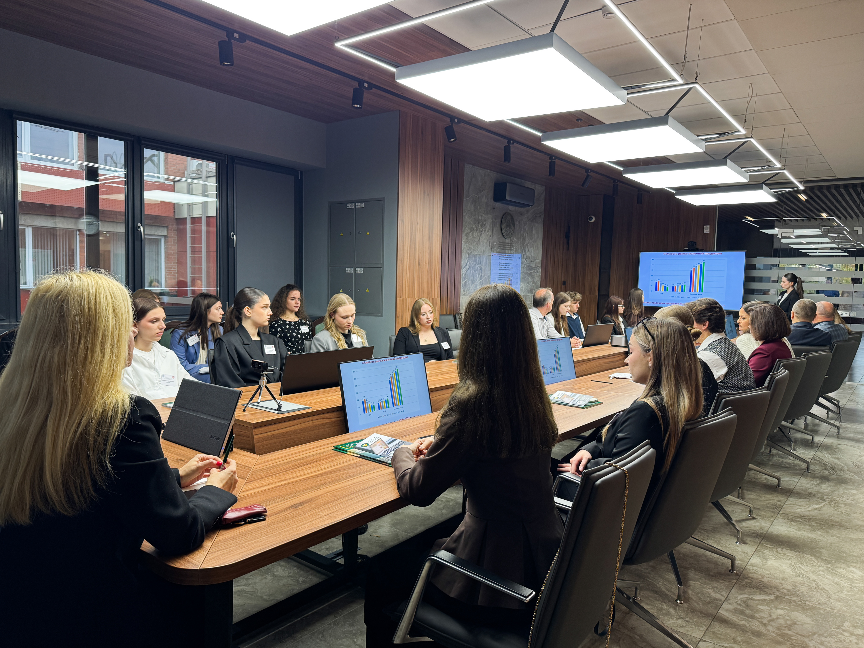 Белорусская универсальная товарная биржа и Белорусский государственный экономический университет продолжают успешное сотрудничество в рамках заключённого Соглашения