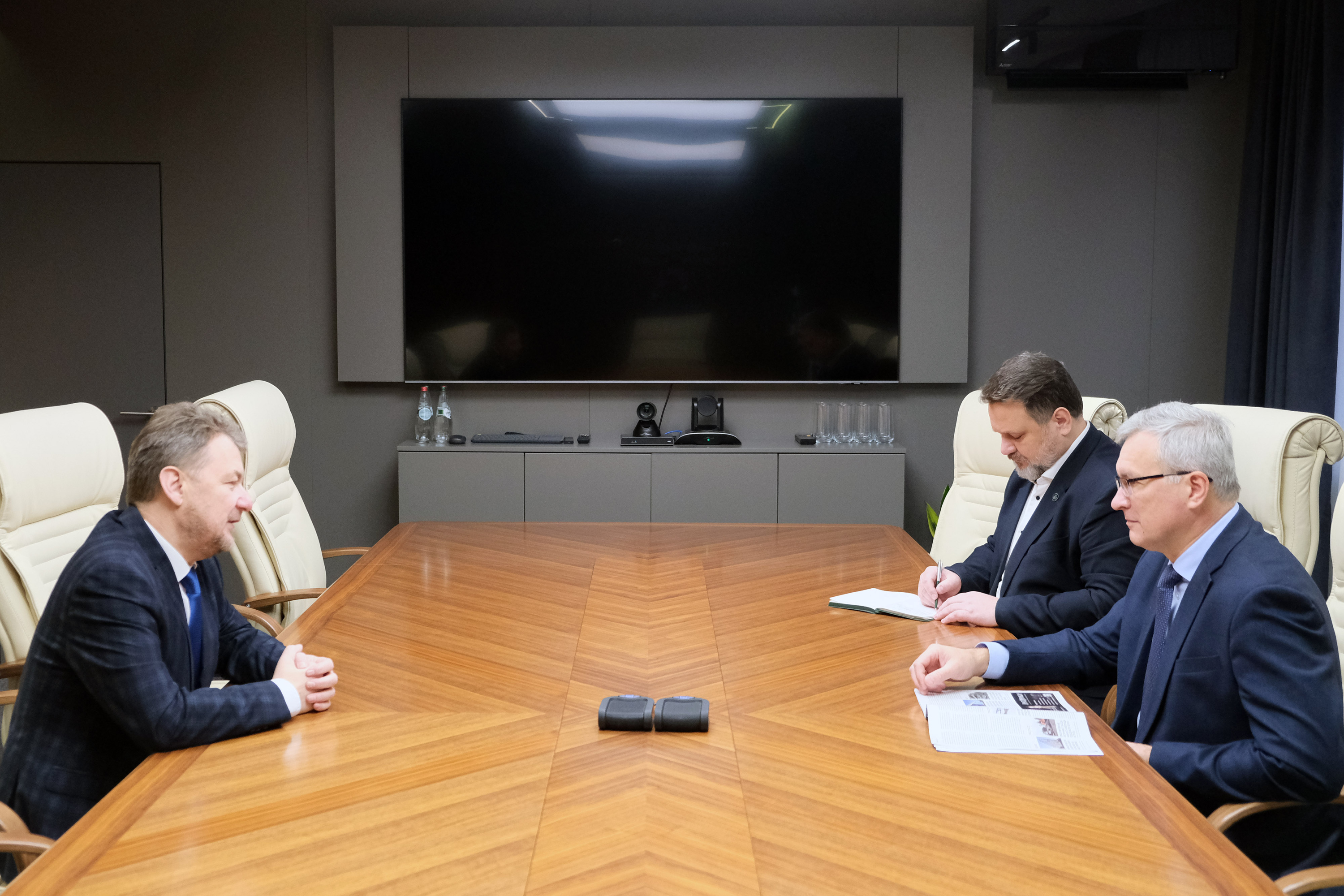 Председатель правления БУТБ награжден дипломом за развитие биржевой торговли с Нижегородской областью