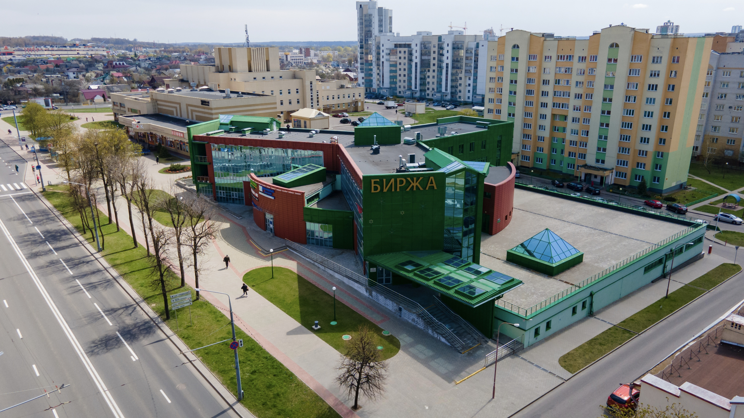 Электронные торги по продаже капитального строения площадью более 7 тысяч кв.м в Гродно. Извещение о проведении электронных торгов на площадке «БУТБ-Имущество» по продаже здания филиала ОАО «БУТБ» в Гродно.