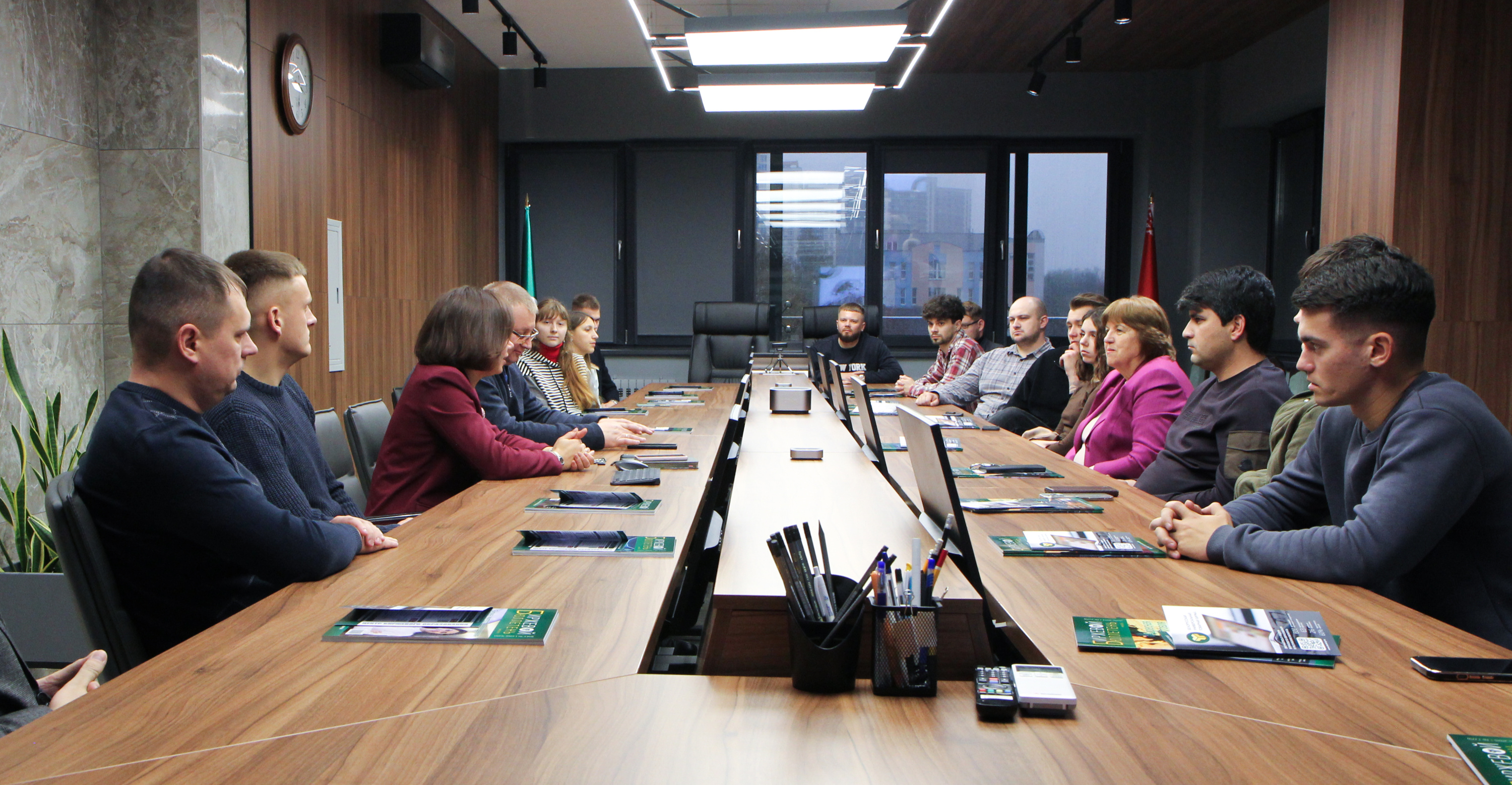 Белорусские и иностранные студенты познакомились с деятельностью БУТБ