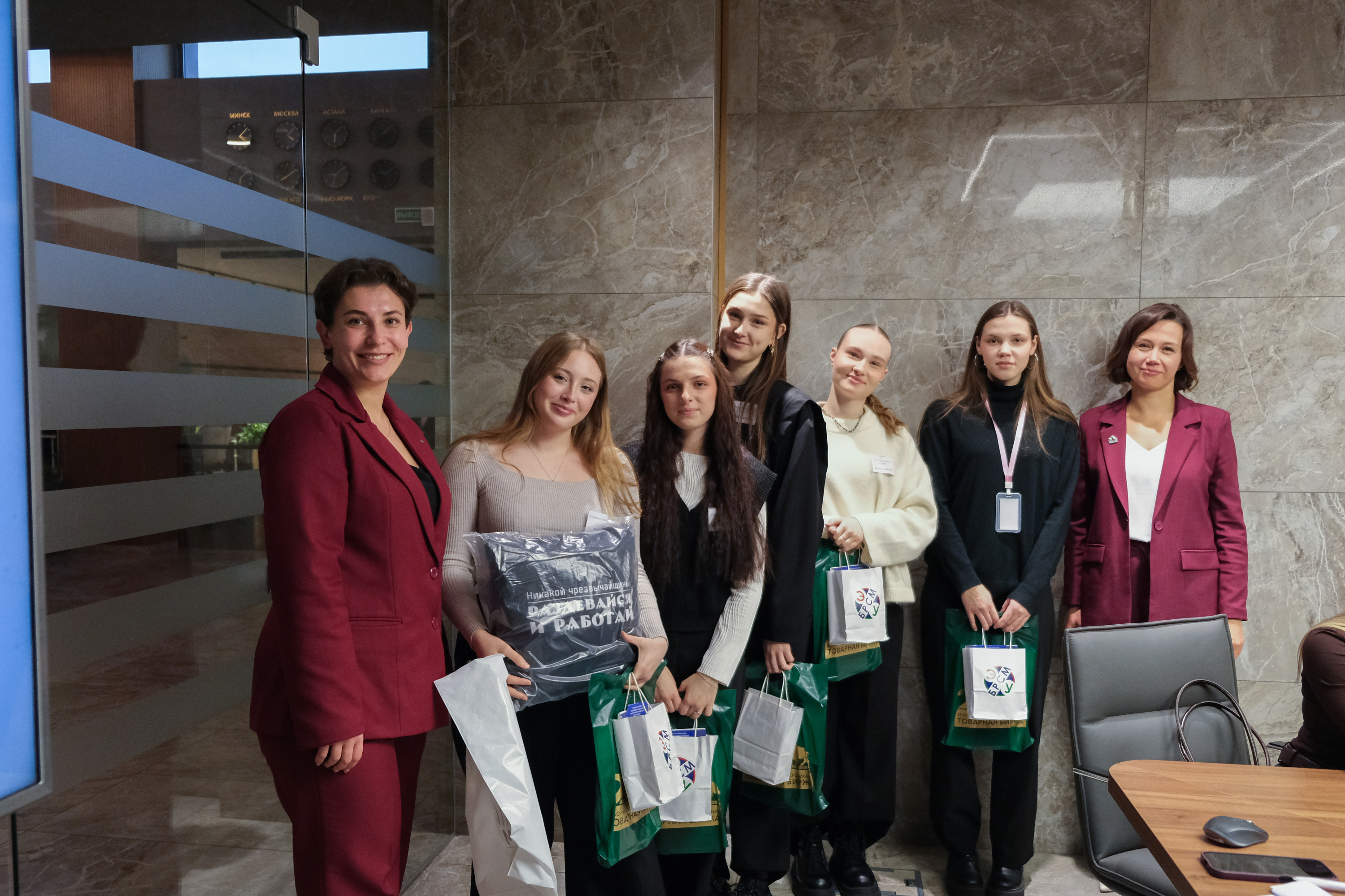 Студенты факультета экономики и менеджмента БГЭУ приняли участие в интеллектуальной игре «Биржемания», организованной БУТБ