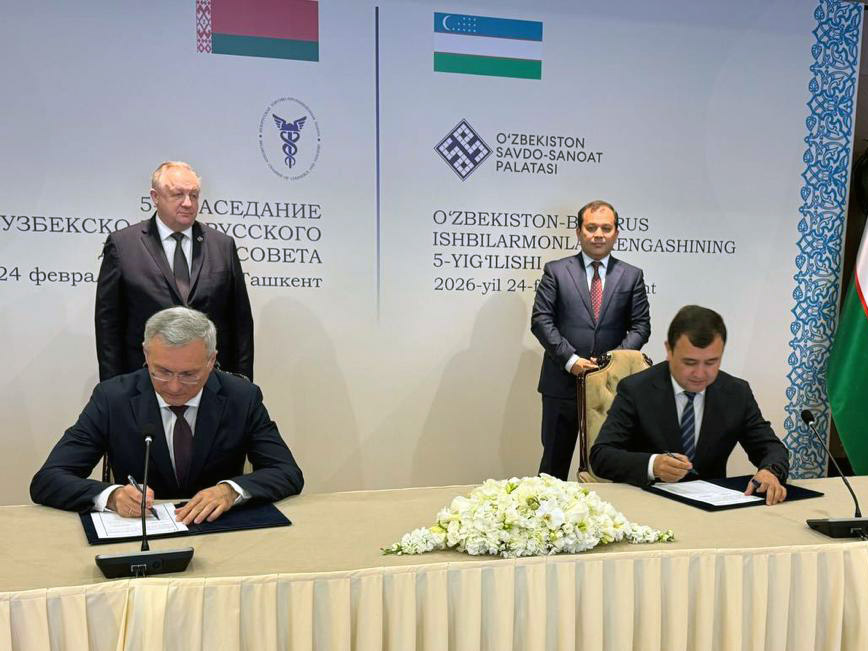 Церемония подписания соглашения о стратегическом партнерстве между Белорусской универсальной товарной биржей (БУТБ) и Узбекской республиканской товарно-сырьевой биржей (УзРТСБ) в Ташкенте 24 февраля.