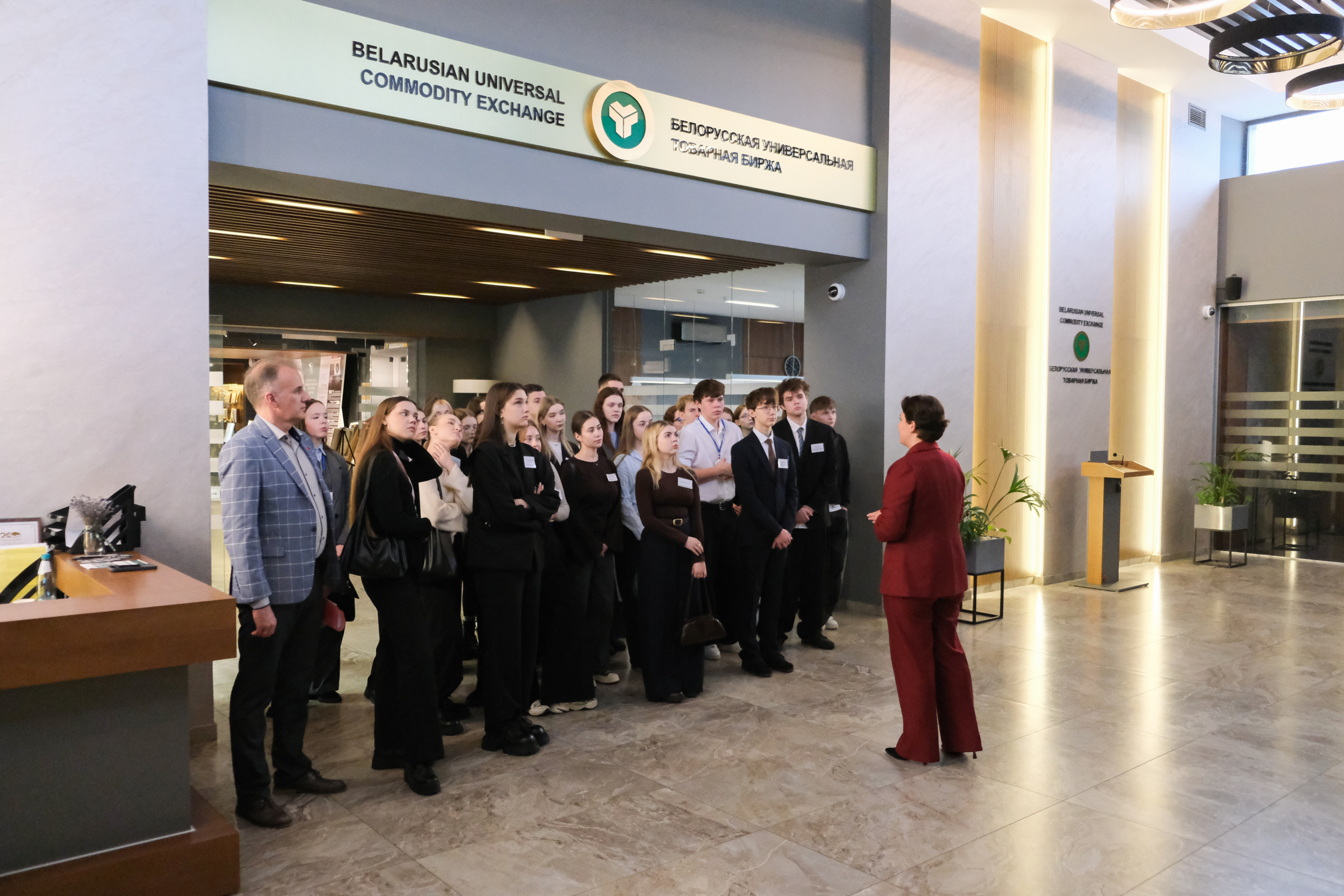 Студенты факультета экономики и менеджмента БГЭУ приняли участие в интеллектуальной игре «Биржемания», организованной БУТБ