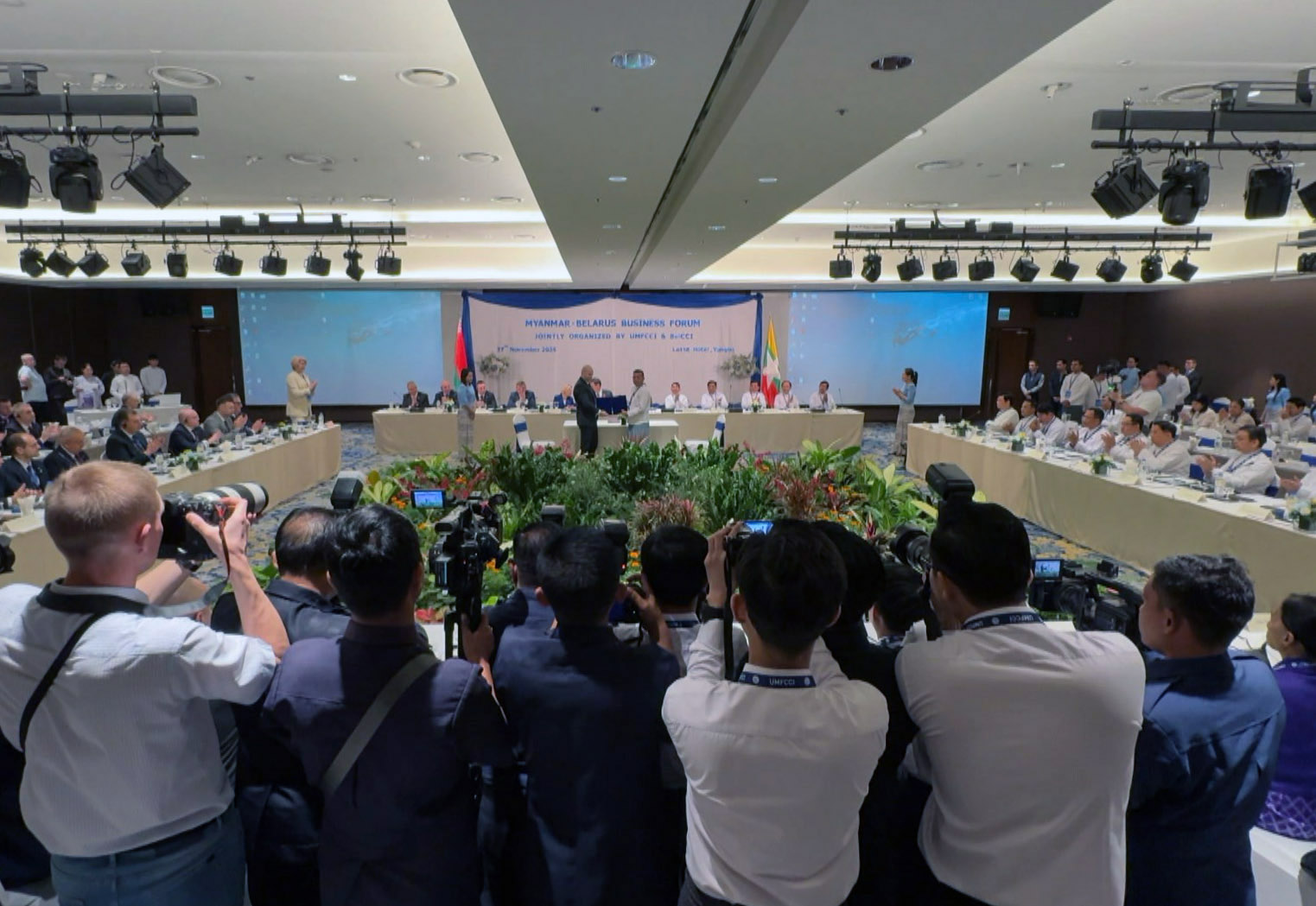 Беларусь планирует поставлять молочную продукцию в Мьянму через биржу