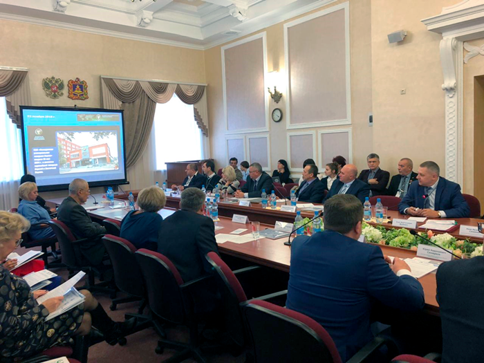 представитель биржи на форуме