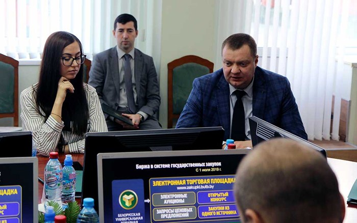 участникам круглого стола рассказывают про особенности торгов на ЭТП БУТБ—Имущество