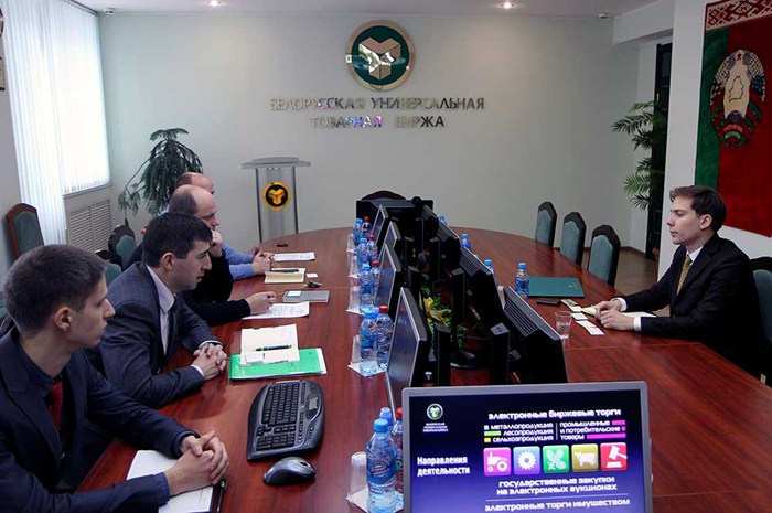 представитель Доу Джонс на бирже