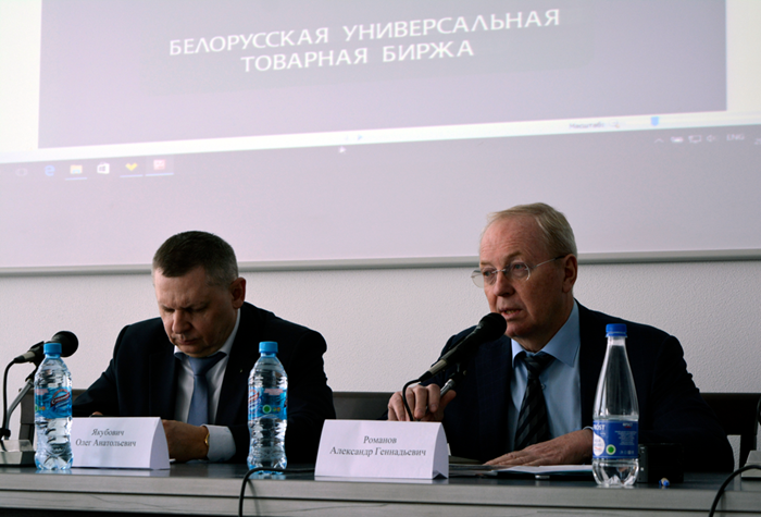 Олег Якубович и Александр Романов на круглом столе